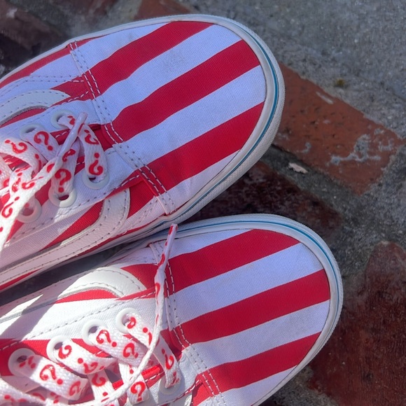 VANS Old Skool X International Stripes Womens Size 8. Where's Waldo Shoes Red - Picture 16 of 17